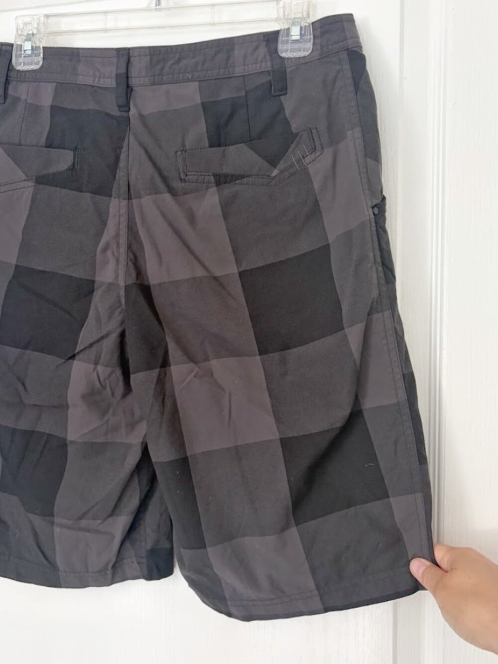 Lululemon Kahuna 2.0 Plaid Pattern Athletic Nylon Blend Pocket Chino Shorts - Picture 3 of 12